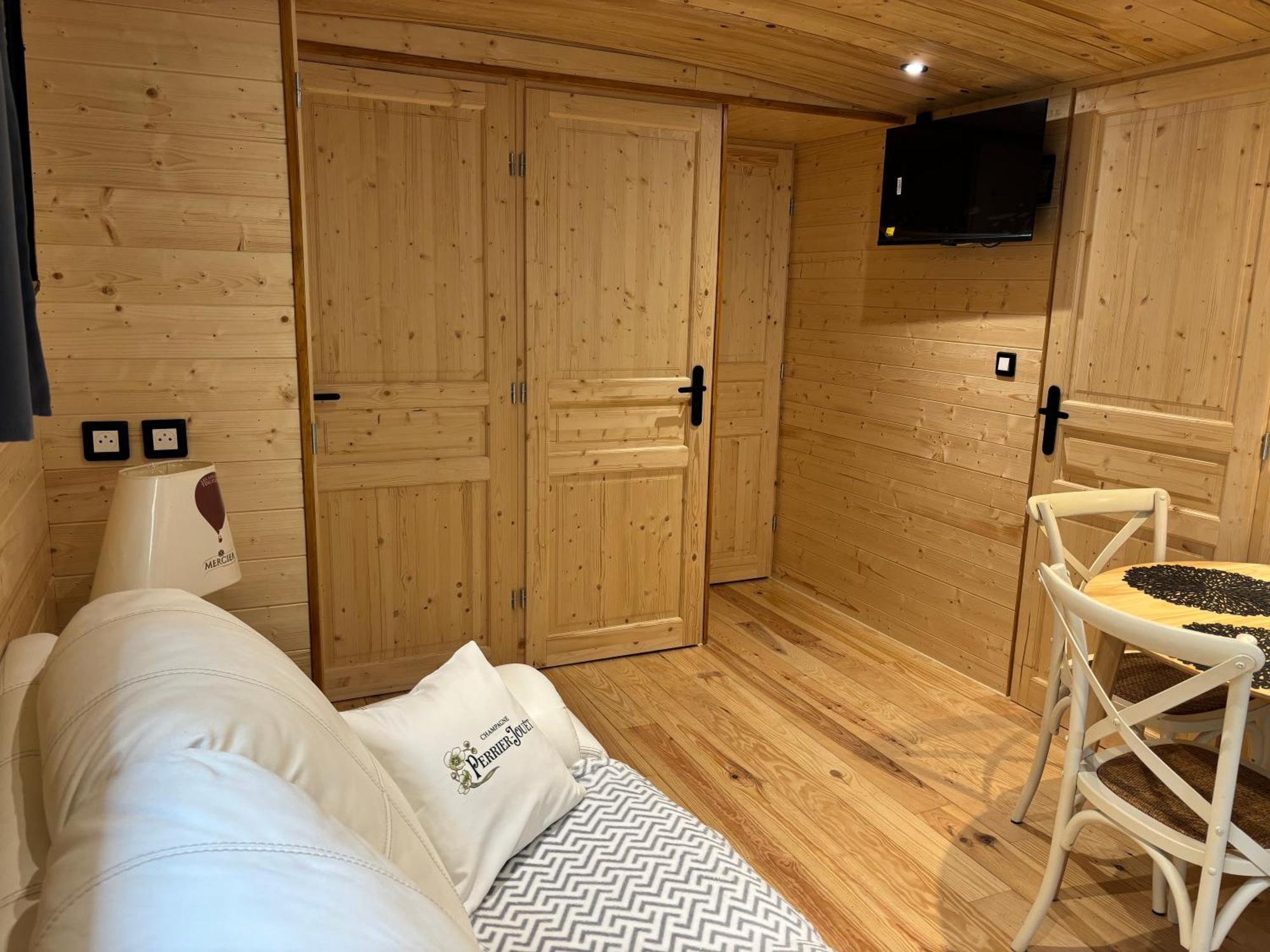 La Petalerie Apartment Еперне Екстериор снимка