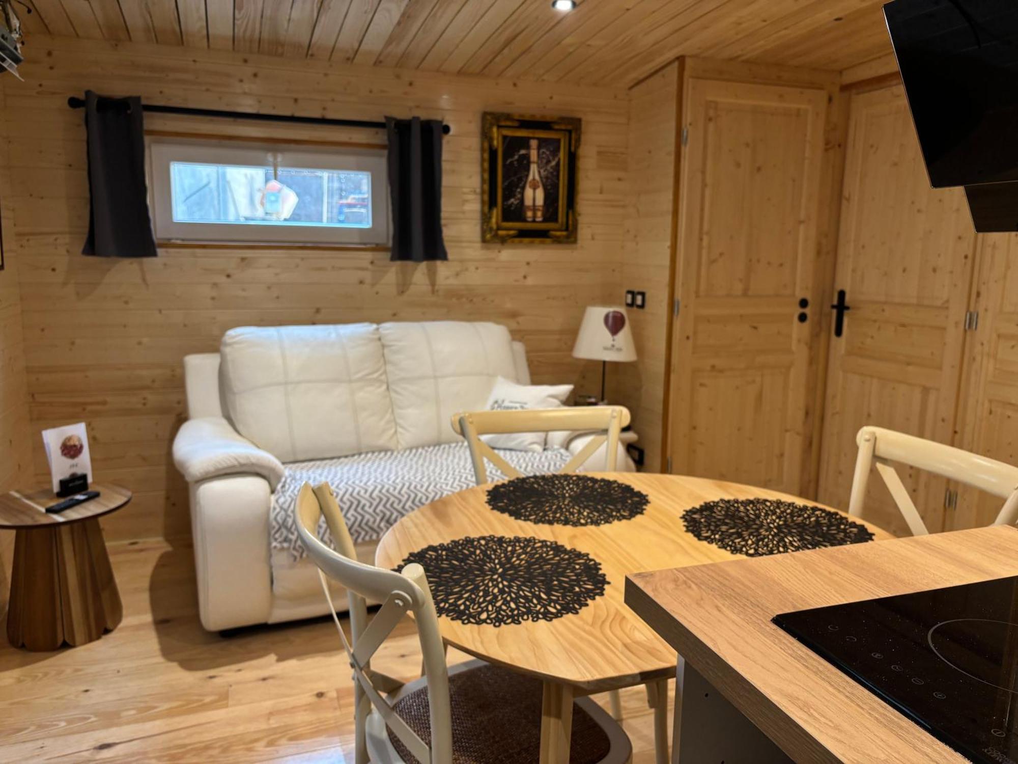 La Petalerie Apartment Еперне Екстериор снимка